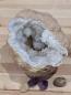 Preview: Druse/Geode Quarz, tiefe Höhle mit milchigen Spitzen