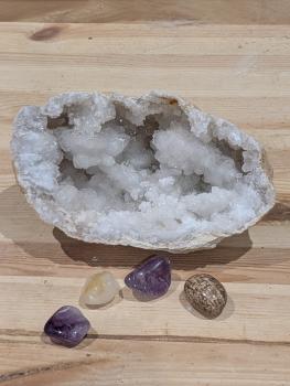 Geode/Druse Quarz mit besonderer Anordnung der Spitzen