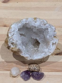 Druse/Geode Quarz mit kleinen und großen Spitzen