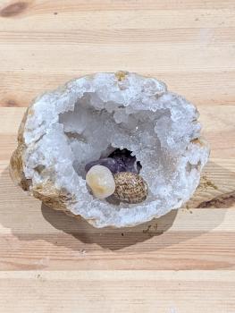 Preview: Druse/Geode Quarz mit kleinen und großen Spitzen