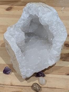 Druse/Geode Quarz mit tiefer Schale und klaren Spitzen - Die Glitzernde
