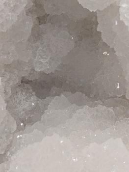 Preview: Druse/Geode Quarz mit tiefer Schale und klaren Spitzen - Die Glitzernde