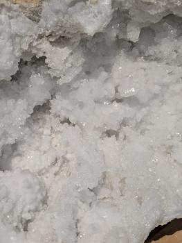 Druse/Geode Quarz groß und perfekt zum Reinigen, viel Platz
