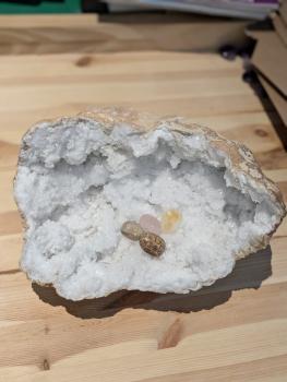 Druse/Geode Quarz groß und perfekt zum Reinigen, viel Platz