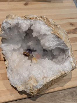 Druse/Geode Quarz sehr große Reinigungsdruse mit größeren Spitzen