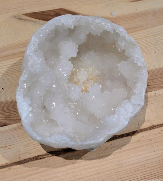 Druse/Geode Quarz tiefe Schale, mit einzigartigem Einschluss
