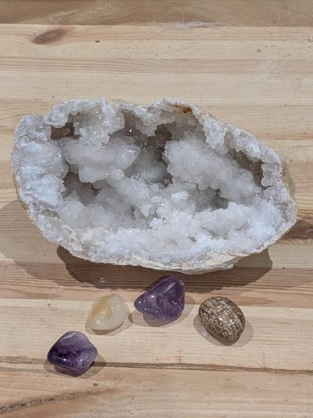 Geode/Druse Quarz mit besonderer Anordnung der Spitzen