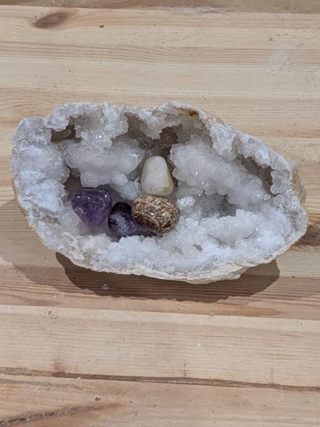 Geode/Druse Quarz mit besonderer Anordnung der Spitzen