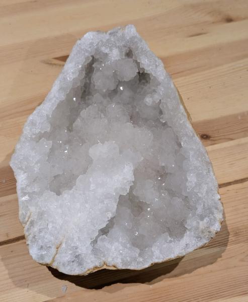 Druse/Geode Quarz schöne Schalenform, sehr gut zum reinigen von Trommelsteinen usw.