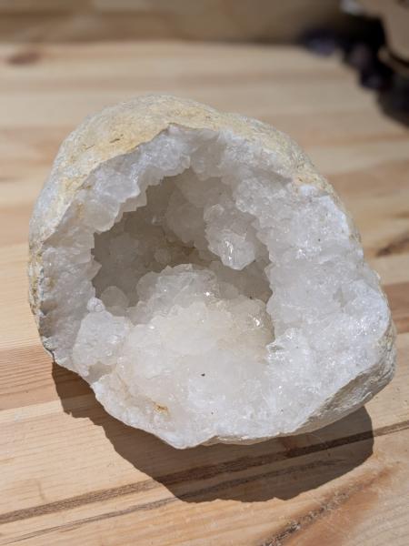 Druse/Geode Quarz mit guter Vertiefung, kleinere Druse - auch gut für unterwegs