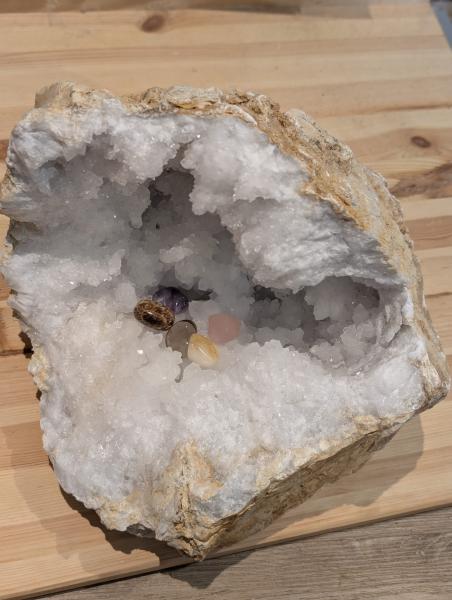 Druse/Geode Quarz sehr große Reinigungsdruse mit größeren Spitzen